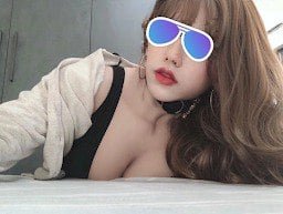 พี่ชายของฉันขอให้เธอสัมผัสส่วนที่ละเอียดอ่อนของเธอ