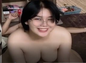 พ่อเลี้ยงเสิร์ฟโดยลูกสาว 2 คนเพื่อความรักที่หลงใหล