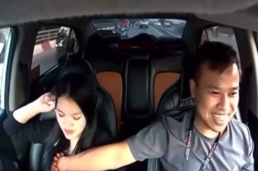 เล่นสาวใหญ่ของสาวใหญ่คราง