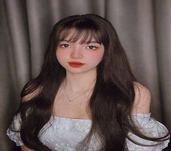 น้องสาวช่วยตัวเองด้วยหีสีชมพูสำหรับคุณ