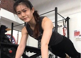 ผู้ที่เพิ่งโตขึ้นมีหีสวยที่เชิญพี่ชายของฉันมามีเพศสัมพันธ์ซึ่งกันและกัน