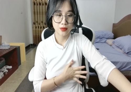 สาวสวยนำโดยหัวหน้าของรักแร้เพื่อสำรวจ