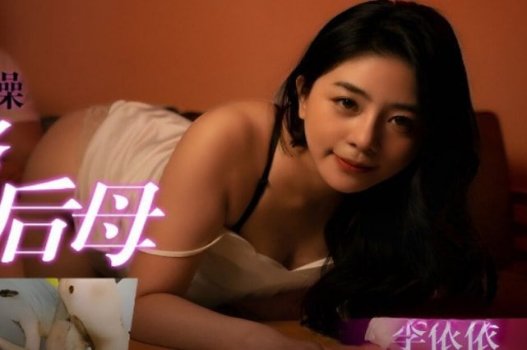 นักเรียนชายที่น่าสังเวชได้รับความช่วยเหลือจากครูสอนพิเศษ