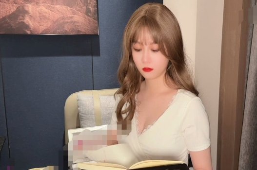 จ้างแม่บ้านเซ็กซี่เพื่อรับใช้ความหลงใหลของฉัน